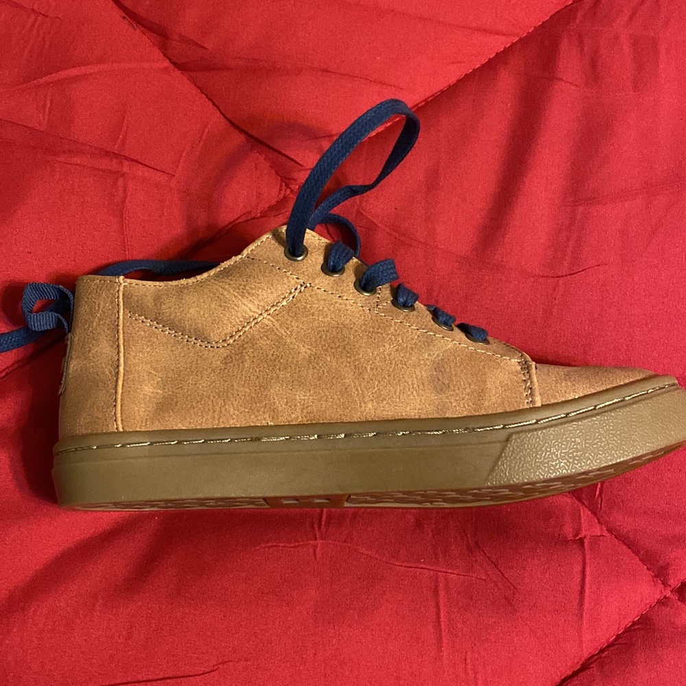 Toms youth size 13 boots